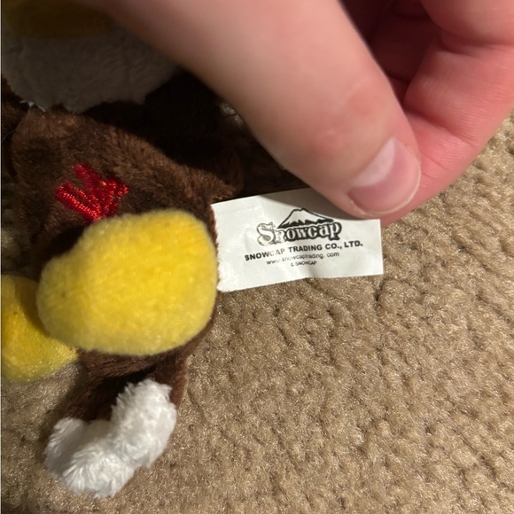 Snowcap Candian Souvenir Eagle Magnet - Picture 4 of 8